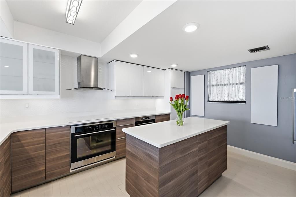 For Sale: $660,000 (2 beds, 2 baths, 1982 Square Feet)