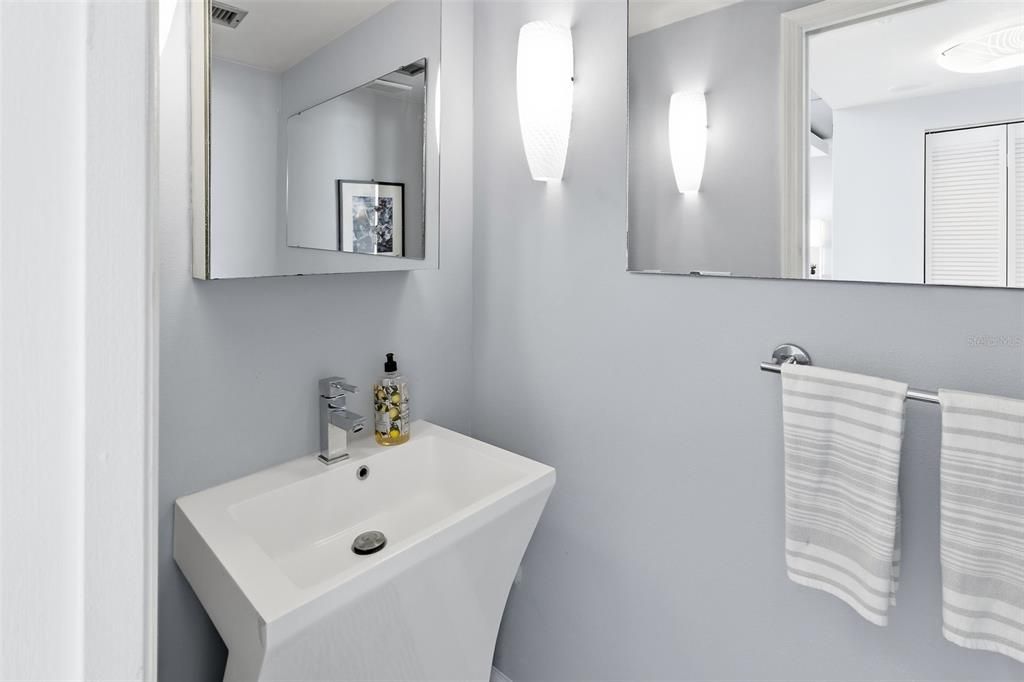 For Sale: $660,000 (2 beds, 2 baths, 1982 Square Feet)