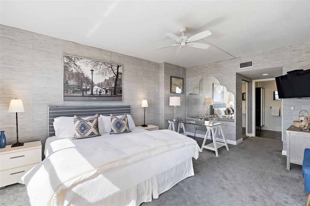 For Sale: $660,000 (2 beds, 2 baths, 1982 Square Feet)