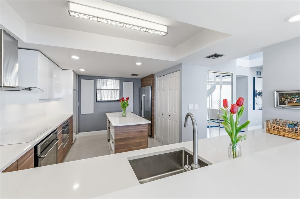 For Sale: $660,000 (2 beds, 2 baths, 1982 Square Feet)