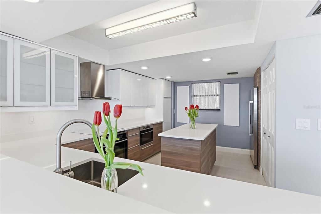 For Sale: $660,000 (2 beds, 2 baths, 1982 Square Feet)