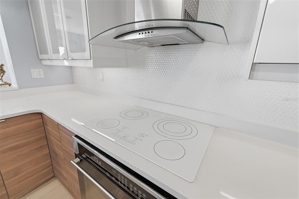 For Sale: $660,000 (2 beds, 2 baths, 1982 Square Feet)