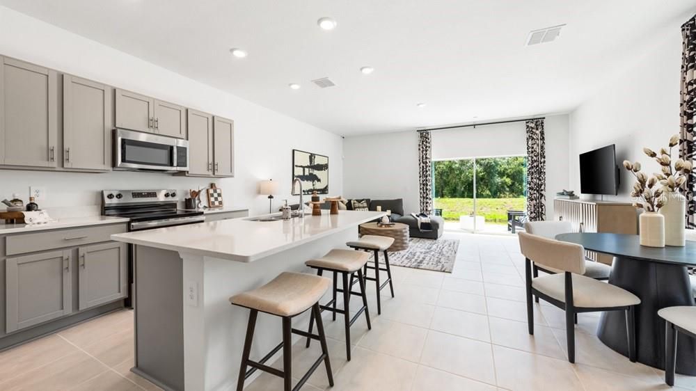 Active With Contract: $345,169 (3 beds, 2 baths, 1404 Square Feet)