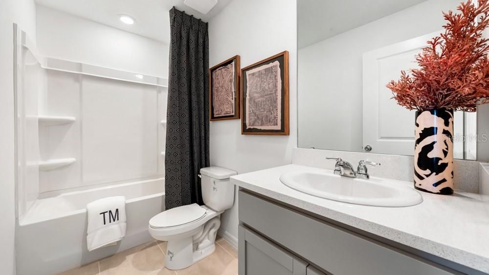 Active With Contract: $345,169 (3 beds, 2 baths, 1404 Square Feet)