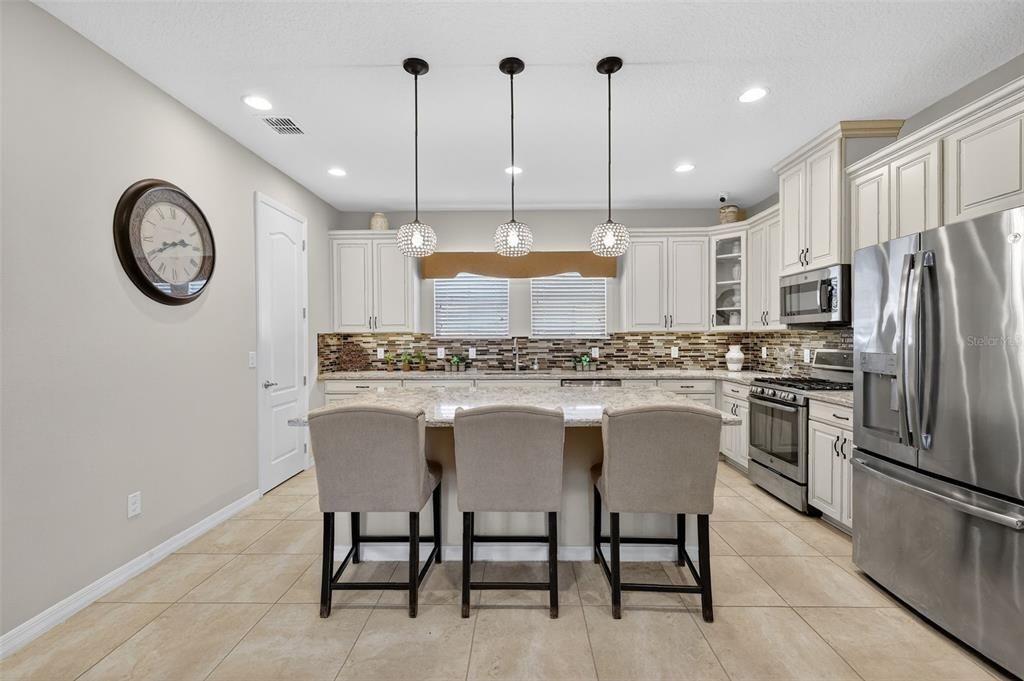 Active With Contract: $405,900 (2 beds, 2 baths, 1726 Square Feet)
