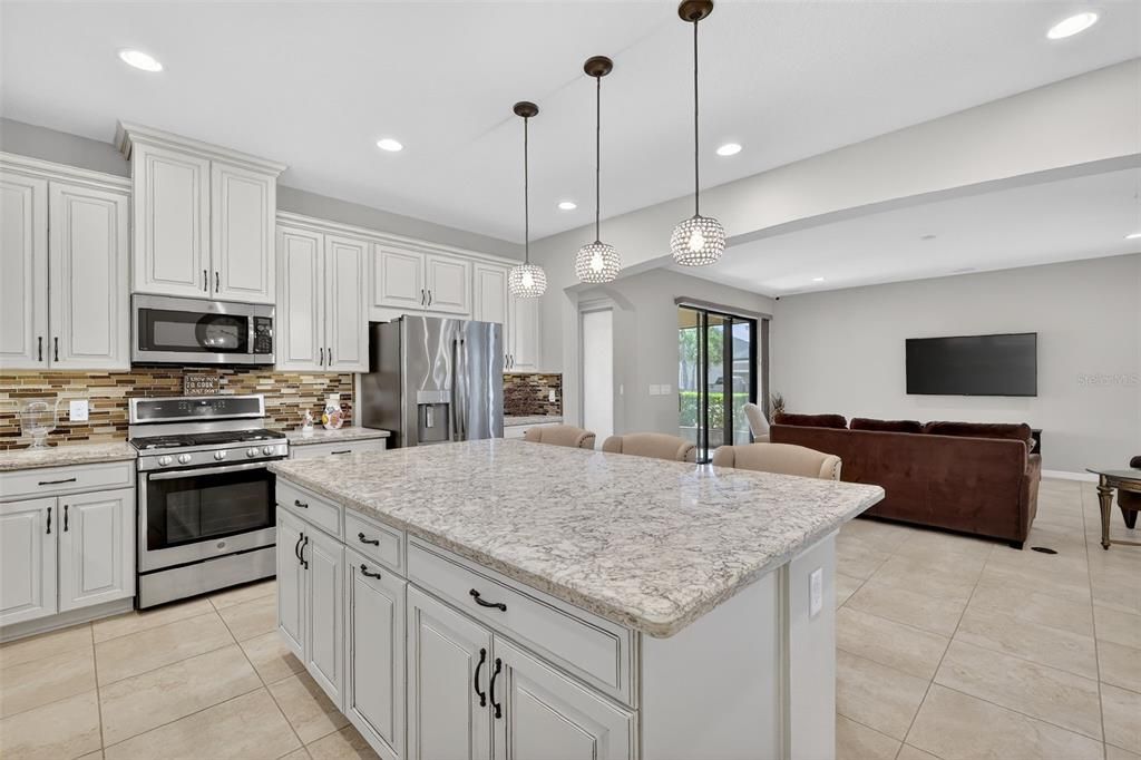 Active With Contract: $405,900 (2 beds, 2 baths, 1726 Square Feet)