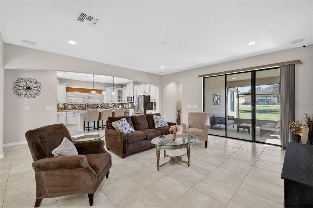 Active With Contract: $405,900 (2 beds, 2 baths, 1726 Square Feet)