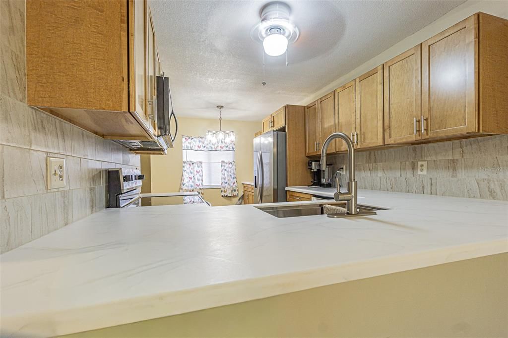 Active With Contract: $215,000 (2 beds, 2 baths, 960 Square Feet)