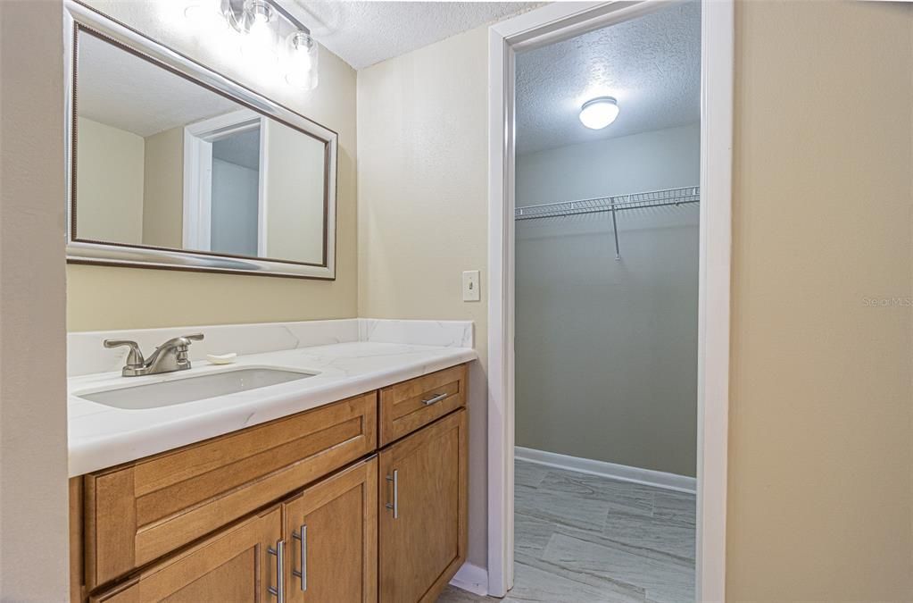 Active With Contract: $215,000 (2 beds, 2 baths, 960 Square Feet)