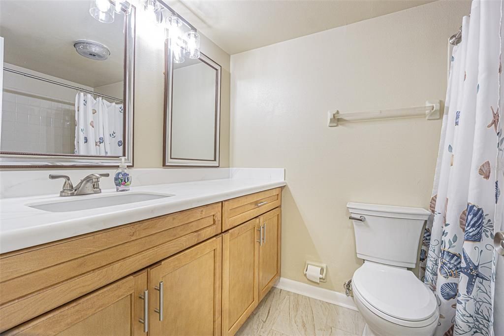 Active With Contract: $215,000 (2 beds, 2 baths, 960 Square Feet)