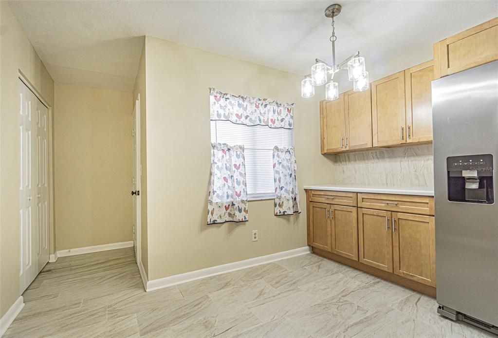 Active With Contract: $215,000 (2 beds, 2 baths, 960 Square Feet)