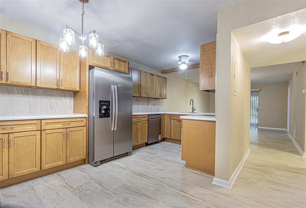 Active With Contract: $215,000 (2 beds, 2 baths, 960 Square Feet)