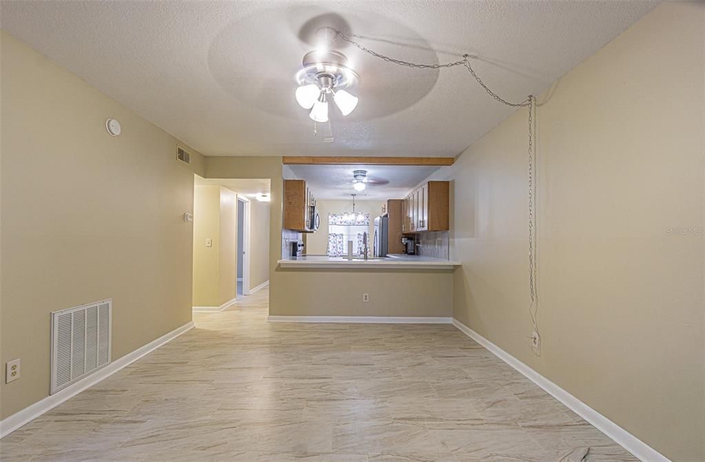 Active With Contract: $215,000 (2 beds, 2 baths, 960 Square Feet)