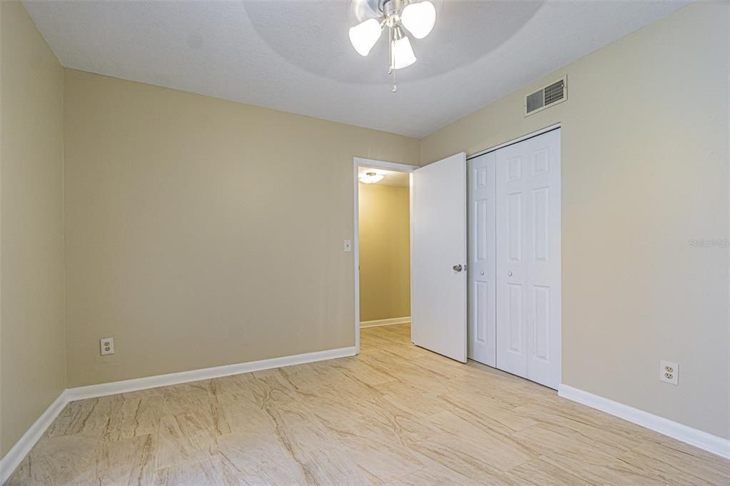 Active With Contract: $215,000 (2 beds, 2 baths, 960 Square Feet)