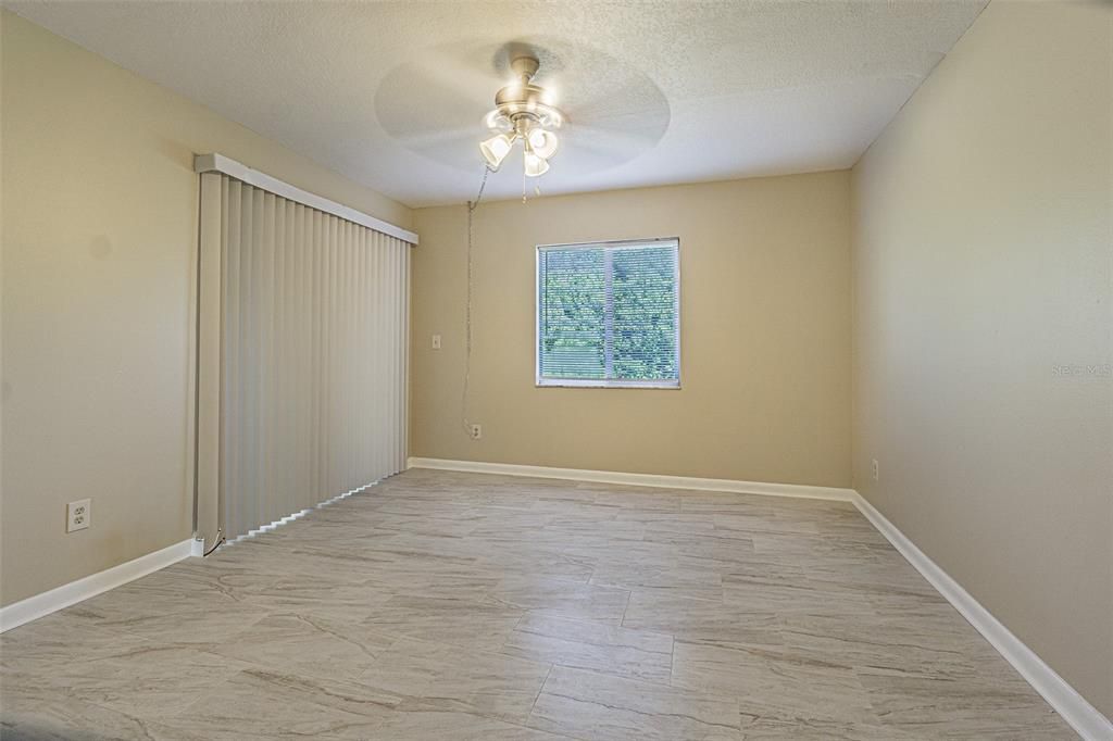 Active With Contract: $215,000 (2 beds, 2 baths, 960 Square Feet)