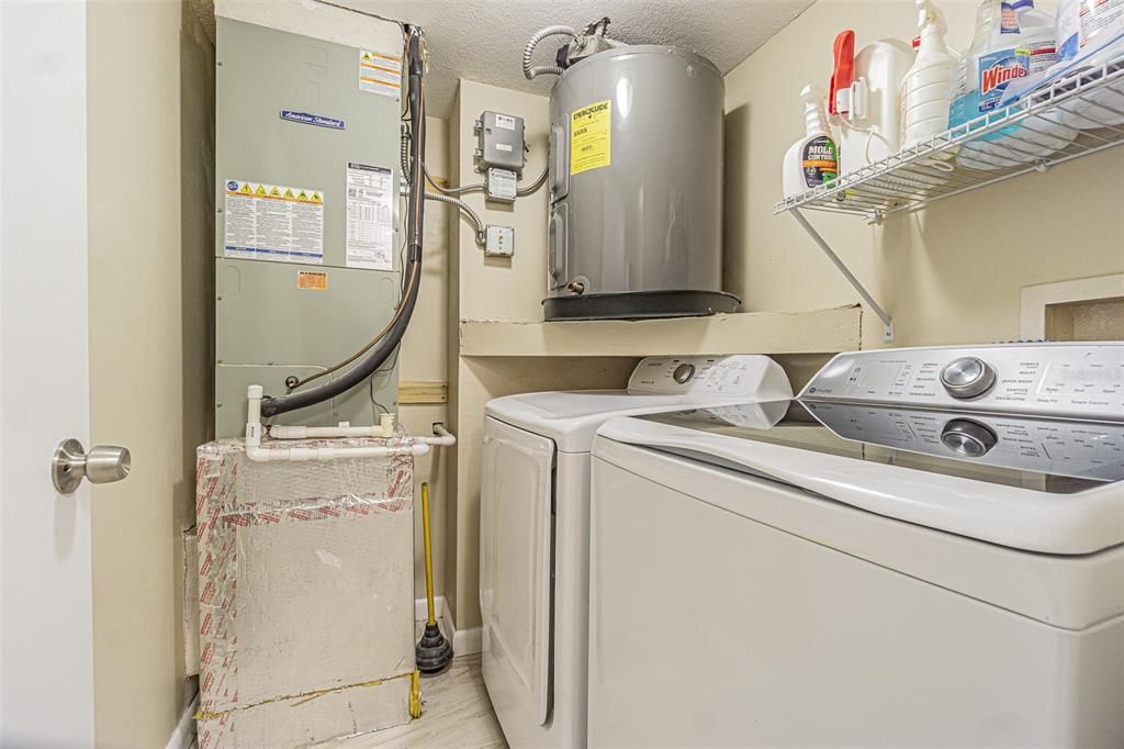 Active With Contract: $215,000 (2 beds, 2 baths, 960 Square Feet)