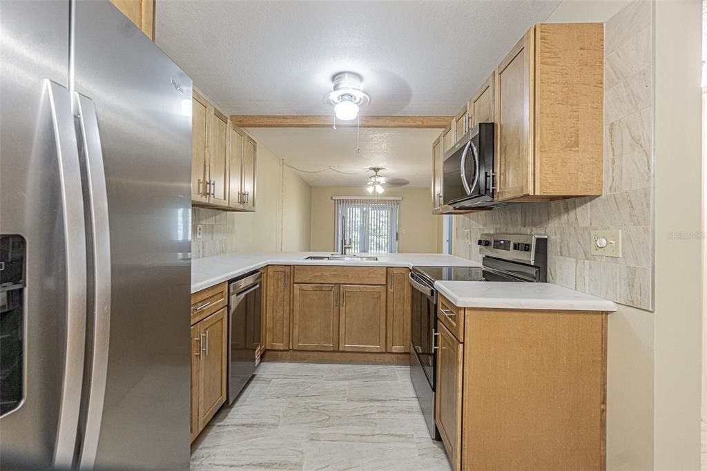 Active With Contract: $215,000 (2 beds, 2 baths, 960 Square Feet)