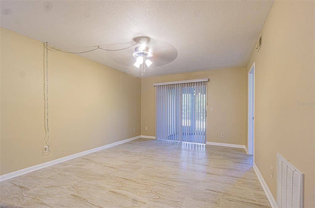 Active With Contract: $215,000 (2 beds, 2 baths, 960 Square Feet)