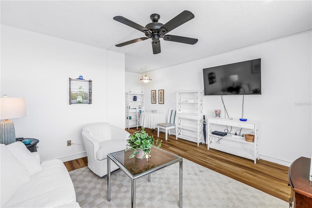 Activo con contrato: $160,000 (1 camas, 1 baños, 595 Pies cuadrados)