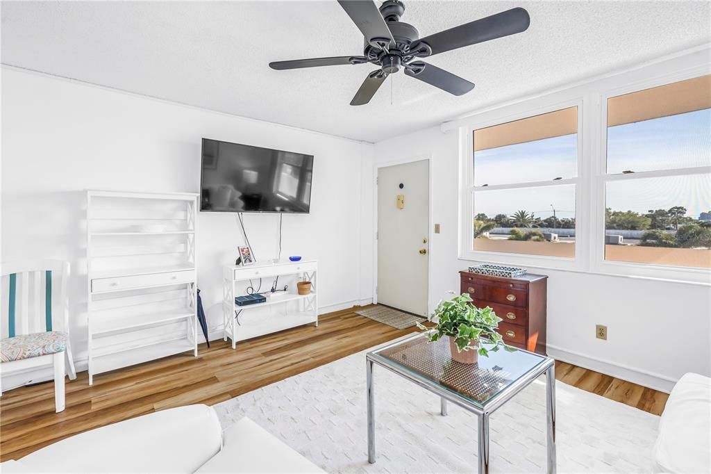 Activo con contrato: $160,000 (1 camas, 1 baños, 595 Pies cuadrados)