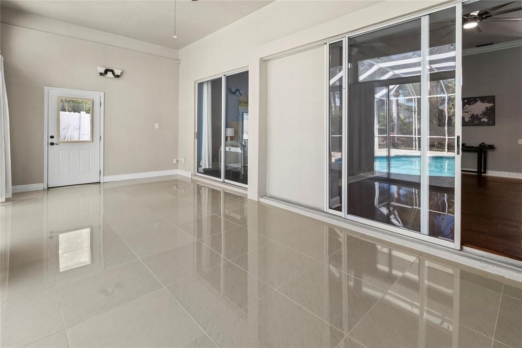 Под контрактом: $839,900 (4 спален, 3 ванн, 3044 Квадратных фут)