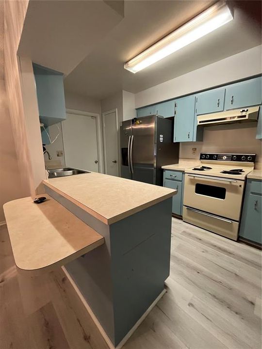 Active With Contract: $295,000 (3 beds, 2 baths, 1575 Square Feet)