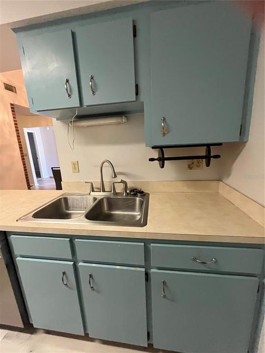 Active With Contract: $295,000 (3 beds, 2 baths, 1575 Square Feet)