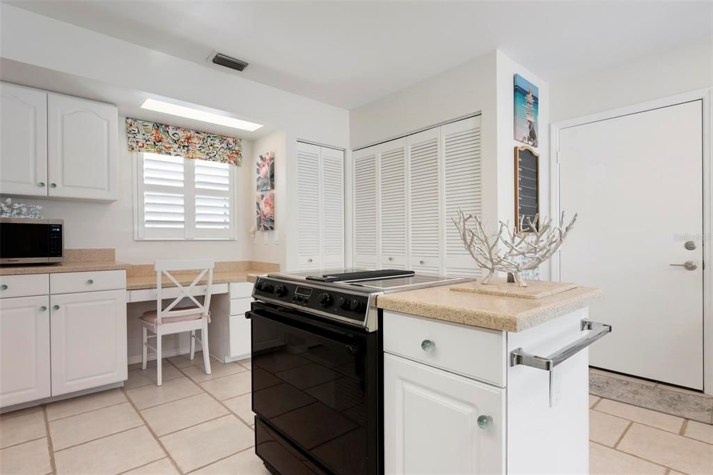 Под контрактом: $275,000 (2 спален, 2 ванн, 1397 Квадратных фут)