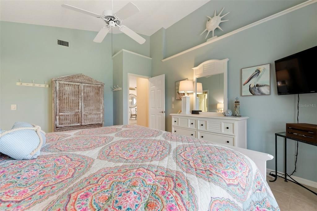 Под контрактом: $275,000 (2 спален, 2 ванн, 1397 Квадратных фут)