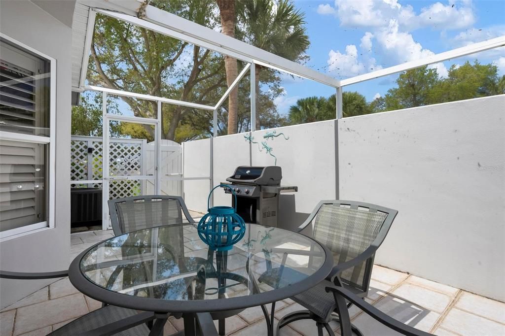 Под контрактом: $275,000 (2 спален, 2 ванн, 1397 Квадратных фут)