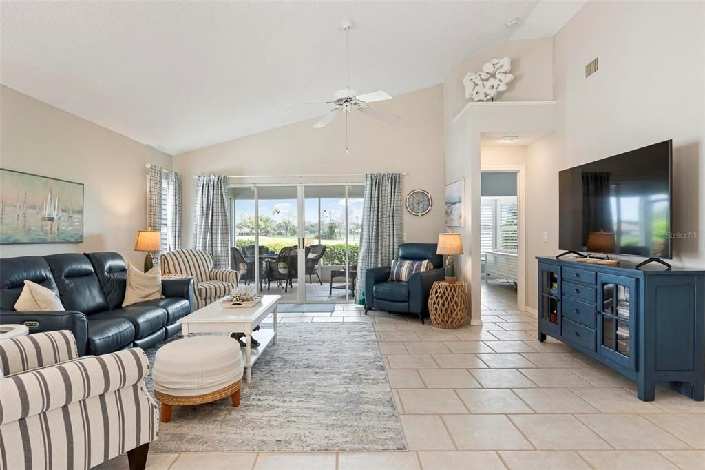 Под контрактом: $275,000 (2 спален, 2 ванн, 1397 Квадратных фут)