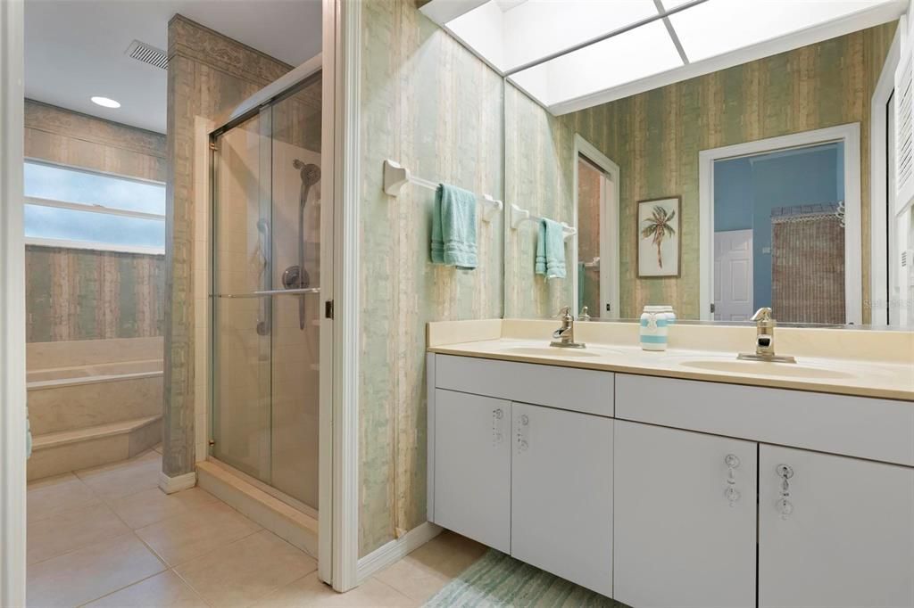 Под контрактом: $275,000 (2 спален, 2 ванн, 1397 Квадратных фут)