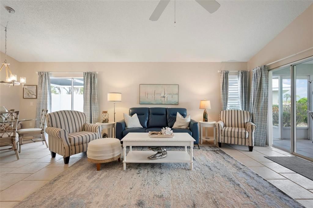 Под контрактом: $275,000 (2 спален, 2 ванн, 1397 Квадратных фут)