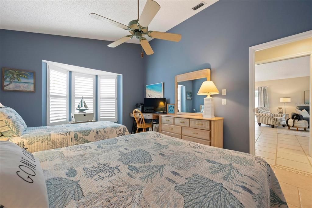 Под контрактом: $275,000 (2 спален, 2 ванн, 1397 Квадратных фут)