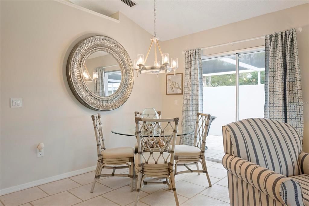 Под контрактом: $275,000 (2 спален, 2 ванн, 1397 Квадратных фут)