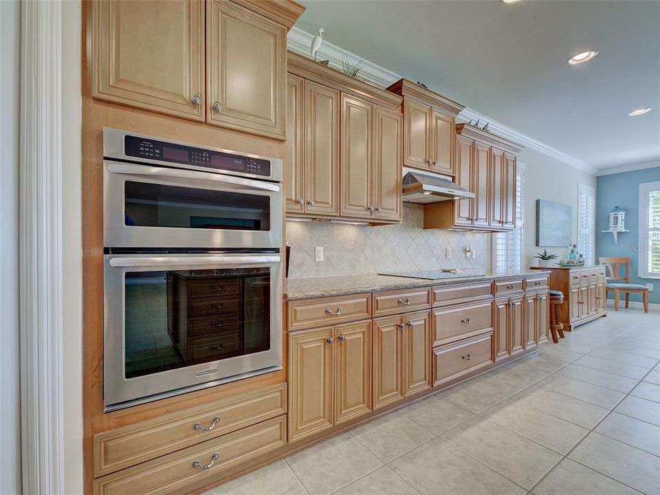 Activo con contrato: $745,900 (3 camas, 3 baños, 2516 Pies cuadrados)