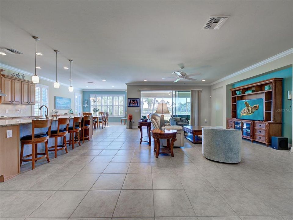 Activo con contrato: $745,900 (3 camas, 3 baños, 2516 Pies cuadrados)