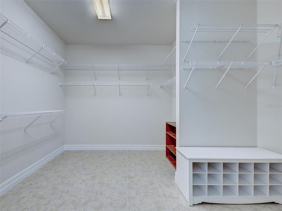Activo con contrato: $745,900 (3 camas, 3 baños, 2516 Pies cuadrados)