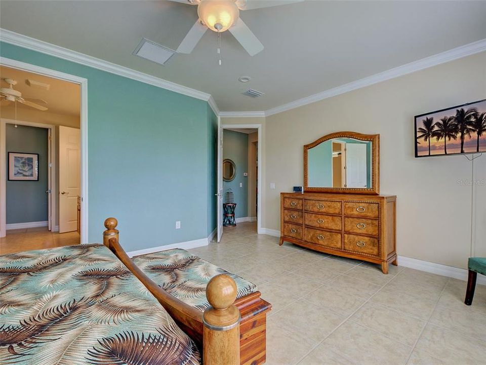 Activo con contrato: $745,900 (3 camas, 3 baños, 2516 Pies cuadrados)