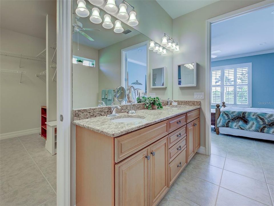 Activo con contrato: $745,900 (3 camas, 3 baños, 2516 Pies cuadrados)