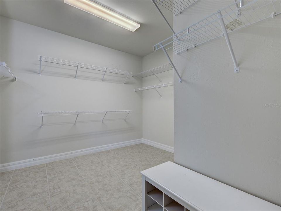 Activo con contrato: $745,900 (3 camas, 3 baños, 2516 Pies cuadrados)