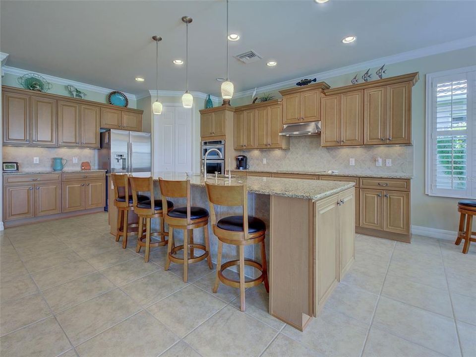 Activo con contrato: $745,900 (3 camas, 3 baños, 2516 Pies cuadrados)