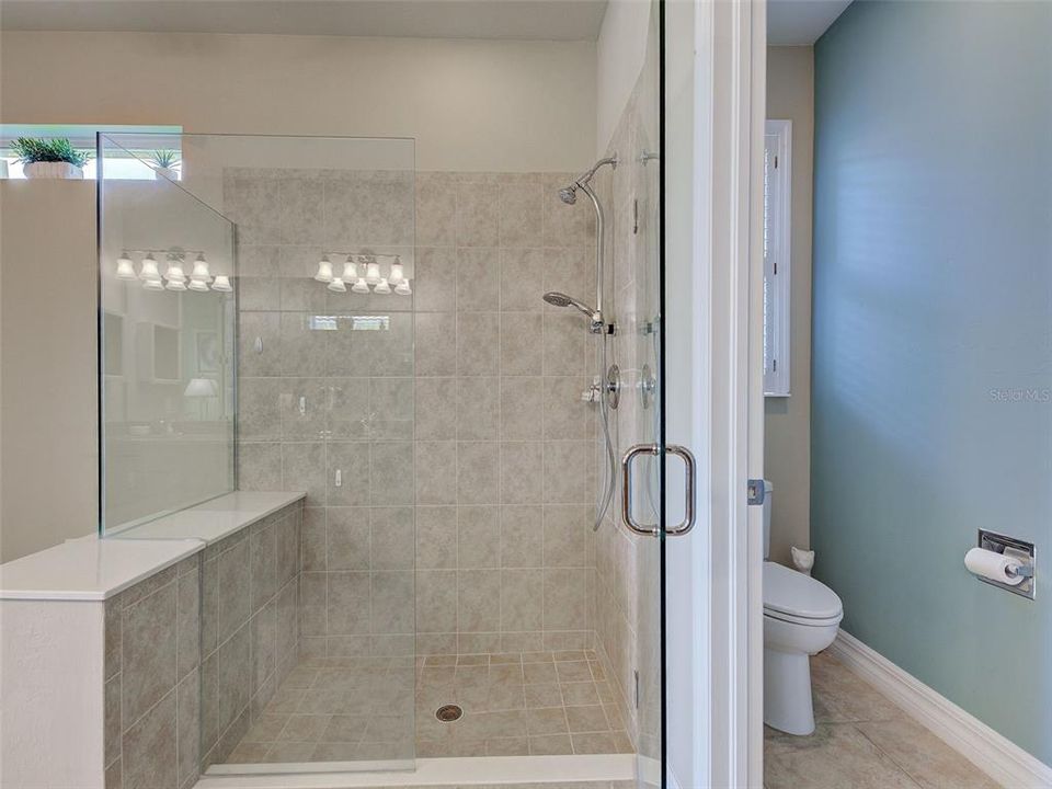 Activo con contrato: $745,900 (3 camas, 3 baños, 2516 Pies cuadrados)