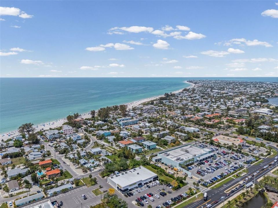 For Sale: $639,000 (2 beds, 2 baths, 1430 Square Feet)
