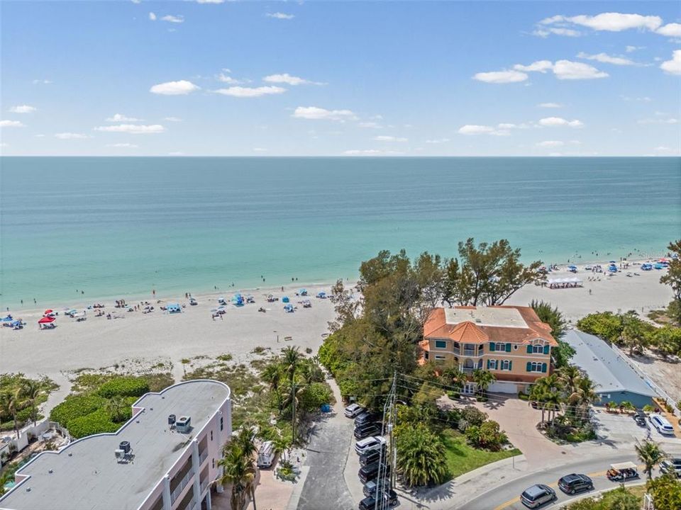 For Sale: $639,000 (2 beds, 2 baths, 1430 Square Feet)