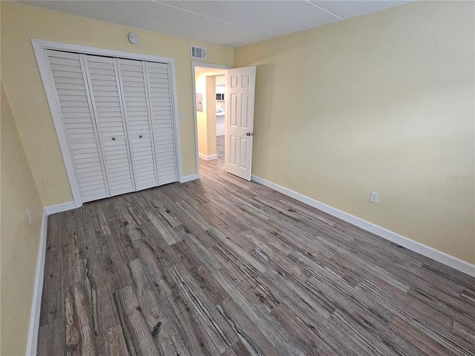 Active With Contract: $1,250 (2 beds, 1 baths, 825 Square Feet)