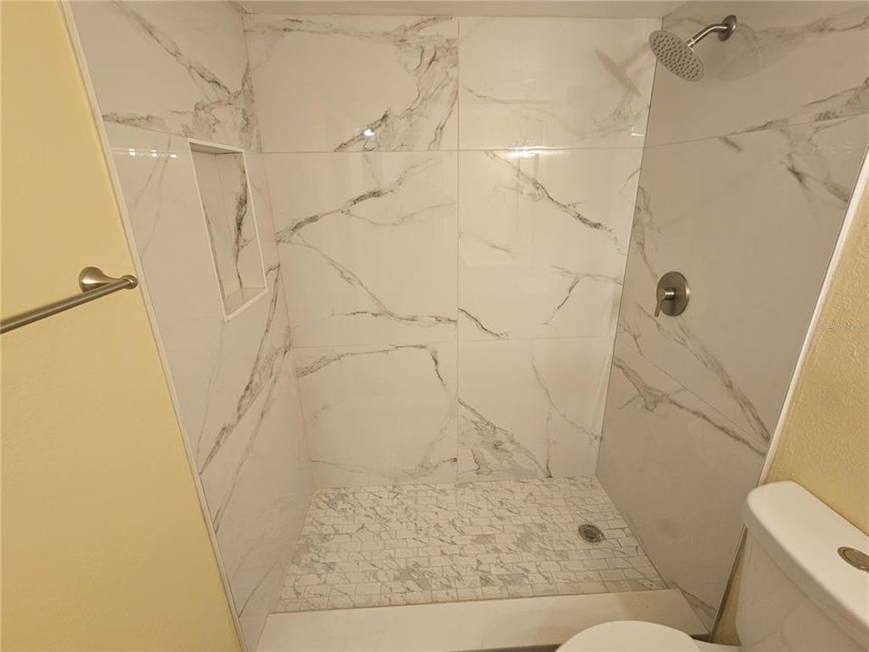 Active With Contract: $1,250 (2 beds, 1 baths, 825 Square Feet)