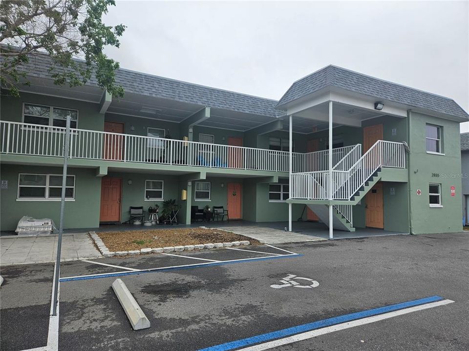 Active With Contract: $1,250 (2 beds, 1 baths, 825 Square Feet)
