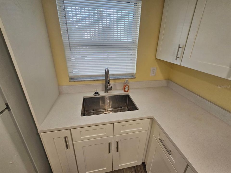 Active With Contract: $1,250 (2 beds, 1 baths, 825 Square Feet)