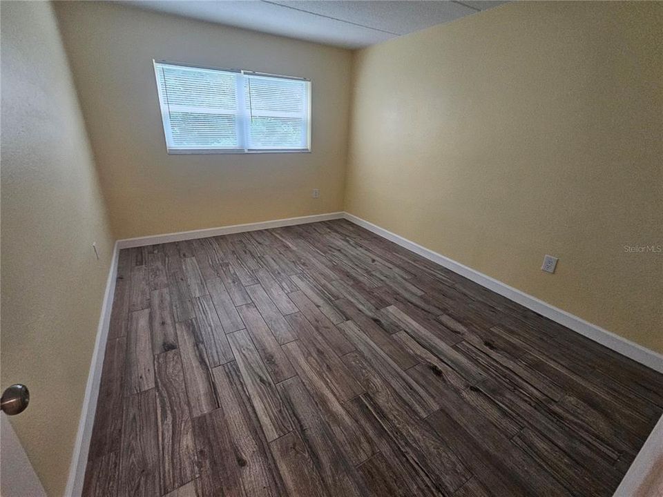 Active With Contract: $1,250 (2 beds, 1 baths, 825 Square Feet)